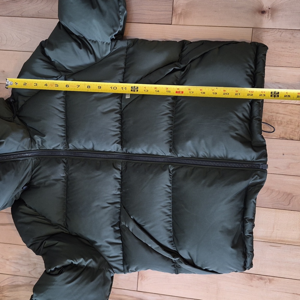 Soia & Kyo Women's Size Small Green Puffer Jacket with Black Cuffs - Picture 11 of 11